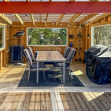 4 Bedroom Gorgeous In Gressvik