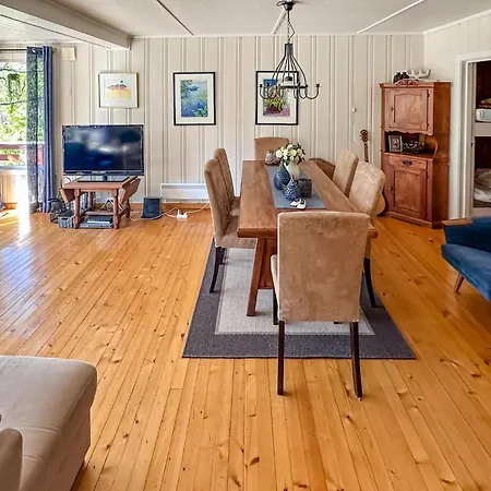 4 Bedroom Gorgeous In Holiday home