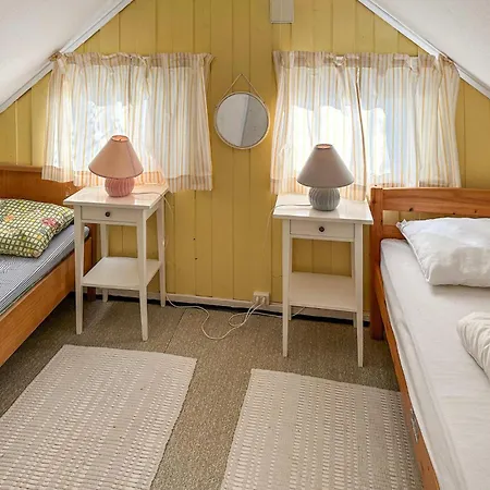 4 Bedroom Gorgeous In Hébergement de vacances Gressvik